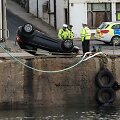 Lietuvis padėjo i&scaron;gelbėti automobiliu į vandenį įskriejusią moterį