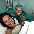 Cristiano Ronaldo su sūnumi Cristiano, Georgina Rodriguez su dukra