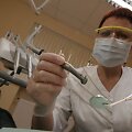 Sveikatos apsaugos specialistai perspėja, kad  Lietuvoje medicinos paslaugų kaina atitinka kokybę, o ES nepriklausančiose &scaron;alyse siūlomas pigus gydymas gali būti pavojingas.