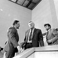 Plenarinių posėdžių salėje deputatai (i&scaron; kairės) Vytautas Landsbergis, Algirdas Mykolas Brazauskas, Česlovas Stankevičius