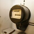 Elektrikai vilnietei elektrą atjungė tik dėl to, kad keletą metų negalėjo patekti į jos butą ir patikrinti ten esančių skaitiklių.