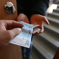 Dažniausiai sukčių aukomis tampa pensininkai. 