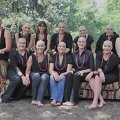 Už &scaron;irdies griebiantis solidarumas: palaikydamos vėžiu sergančią draugę grupelė moterų nusiskuto galvas plikai
