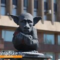 Skulptūra nužudytai sniegenai
