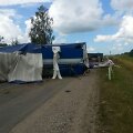 Nuvirtęs vilkikas sutrikdė eismą.
