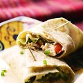 Tortilijos suktinukai su vi&scaron;tiena ir &scaron;viežiomis daržovėmis