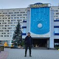 Kurdų žurnalistas Rebenas Sirwanas Minske prie vie&scaron;bučio &bdquo;Planeta&ldquo;, kur daugiausia gyvena migrantai