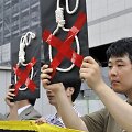 Protestas prie&scaron; mirties bausmę Hiroshi Maeue Japonijoje.