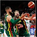 Jonas Valančiūnas ir Domantas Sabonis veikiausiai neturės galimybių žaisti Lietuvos rinktinėje kitą vasarą, sprendžiant i&scaron; A.Silverio (de&scaron;inėje) žodžių. 