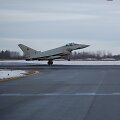 Į &Scaron;iaulius atskrido du Italijos karinių oro pajėgų naikintuvai &bdquo;Eurofighter Typhoon&ldquo; ir degalų papildymo lėktuvas &bdquo;Boeing KC-767A&ldquo;