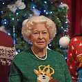 &bdquo;Madame Tussauds&ldquo; muziejus britų karali&scaron;kąją &scaron;eimą aprengė kalėdiniais megztiniais