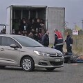 Graikijoje sunkvežimio priekaboje su &scaron;aldytuvu aptiktas 41 migrantas