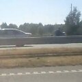Bėgantis mopedo vairuotojas