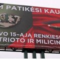 Kaune pasirodžiusi politinė reklama klausia kauniečių, ką jie rinksis &ndash; patriotą ar milicininką?
