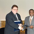  Lietuvos užsienio reikalų ministras Linas Linkevičius ir Kamerūno nuolatinis atstovas Jungtinėse Tautose ambasadorius Tommo Monthe