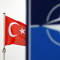 Turkijos ir NATO vėliavos