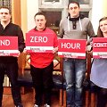 Jaunimas protestuoja prie&scaron; nulio valandų darbo sutartis.