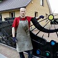 Kalvis Audrius Laucius prie savo pagamintos tvoros Kupi&scaron;kyje