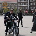 Ramzanas Kadyrovas ant motociklo