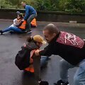 Vairuotojų ir klimato aktyvistų konfliktas