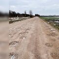 Žmonės juokauja, kad Kėdainių rajono keliai yra kaip Marso kanjonai. Į kaimus patekti galima tik džipu arba traktoriumi.