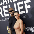 Kanye Westas su žmona Bianca Censori ant &bdquo;Grammy&ldquo; raudonojo kilimo