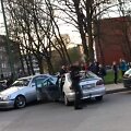 &bdquo;Nissan&ldquo; vairuotojas, jau netekęs galimybės vairuoti, sukėlė eismo įvykį, kai taranavo pakelėje stovėjusį &bdquo;Mercedes&ldquo;.