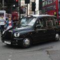 Londono taksi gali apsisukti ir labai siaurose gatvėse