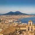 Neapolis ir Vezuvijus tolumoje