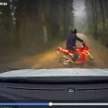Gaudynių akimirka: motociklininko kritimo momentas