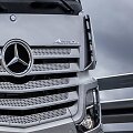 Kampinis aptakas ant Mercedes-Benz Actros kabinos kampo. Tokius sparnus turi ir kitų gamintojų sunkvežimiai (Gamintojo nuotrauka)