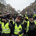 Victoras Alfonso Lenta (su raudona berete) per protestą Paryžiuje