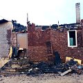 Gaisro metu nudegė namo stogas, apdegė, aprūko ir buvo sulietos vandeniu sienos ir namų apyvokos daiktai.