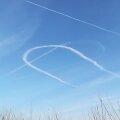 Alytaus rajone, vir&scaron; Obelijos ežero įamžinti karinės aviacijos pilotų &bdquo;driftai&ldquo;