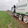  Viename Kėdainių rajono kaime vyko tikra &scaron;iuk&scaron;liavežių gelbėjimo drama. Lauko keliuko, kuris oficialiai registruotas kaip gatvė, neįveikė net trys komunalininkų ma&scaron;inos.