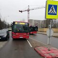 Dėl stovinčio automobilio autobusas negalėjo pravažiuoti Taikos g.