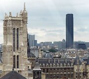 Vir&scaron; eilinio užstatymo Paryžiuje ky&scaron;antis 210 metų auk&scaron;čio juodas monolitinis Montparnaso bok&scaron;tas laikomas urbanistine žaizda