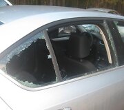 Vandalų apgadintas automobilis 