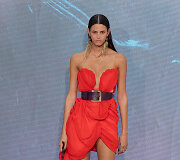&bdquo;Vivienne Westwood&ldquo; 2022 m. pavasario ir vasaros kolekcijos modelis