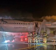 Pietų Korėjoje užsidegė lėktuvas / Yonhap News Agency / REUTERS