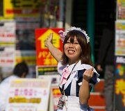 Japonė kviečia užsukti į Tarnaičių kavinę