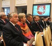 Vilniuje susirinkę Lietuvos diplomatai sprendžia, kaip susiveržti diržus mažėjant Užsienio reikalų ministerijos finansavimui.