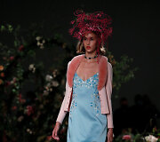 &bdquo;Blumarine&ldquo; 2021 m. pavasario ir vasaros kolekcijos modelis