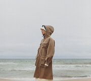 &bdquo;Ducktail Rainwear&ldquo; naujos kolekcijos modelis