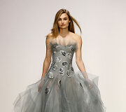 &bdquo;Oscar de la Renta&ldquo; 2018 m. pavasario ir vasaros kolekcijos modelis