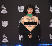 Dainininkė Mon Laferte Lotynų Amerikos &bdquo;Grammy&ldquo; apdovanojimuose