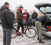 &bdquo;Audi&ldquo; klubo nariai įteikė dviratį sunkiai besiverčiančiai &scaron;eimai