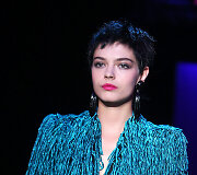 &bdquo;Armani Priv&eacute;&ldquo; 2015 m. rudens kolekcijos modelis