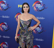 Lucy Hale 