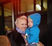 Regvita Macdonald su anūku Bernardu 